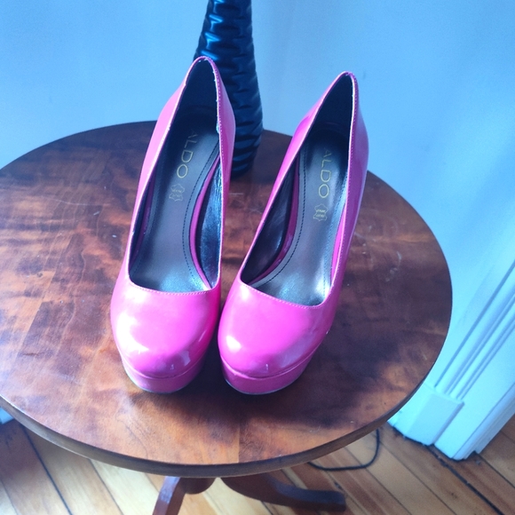 Aldo Lindall fuchsia almond toe patent leather stiletto - Picture 2 of 6